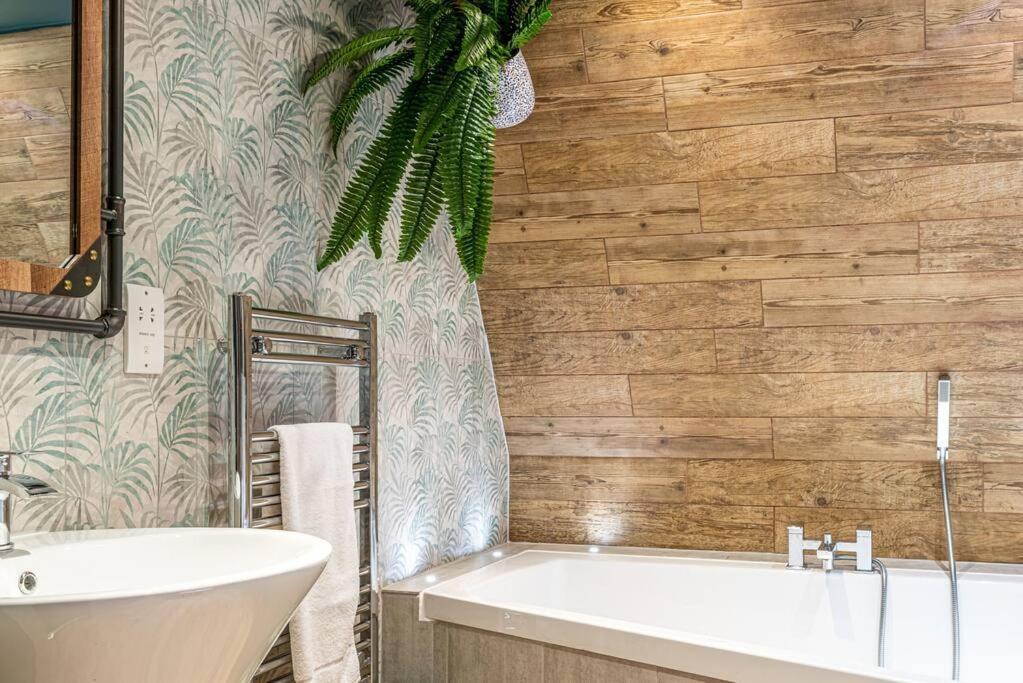 Style & Opulence In Georgian Chapel W Parking Bath Exterior foto